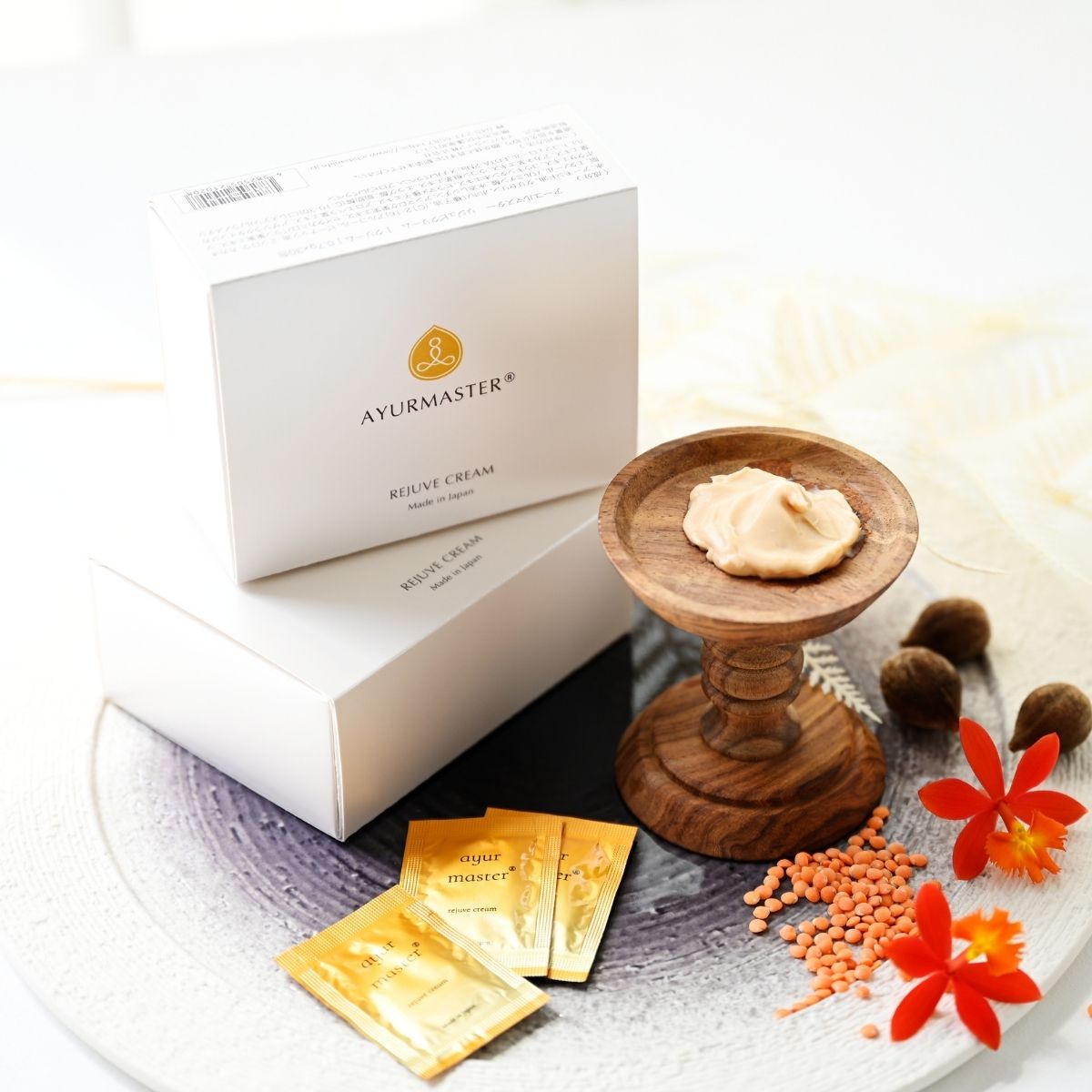 アーユルヴェーダハーブと天然オイルの力が乾燥を防ぎ美しい肌へ